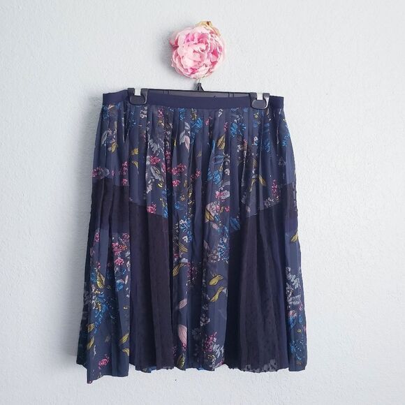 Banana Republic Navy Blue Floral Pleated Skirt - Picture 2 of 7